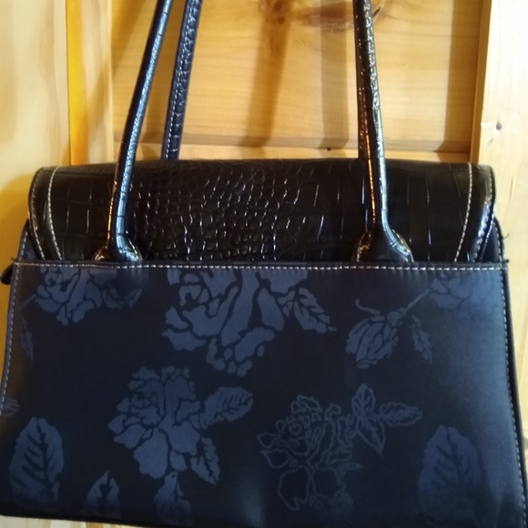 Liz Claiborne Luxury Black Bag - Picture 9 of 16